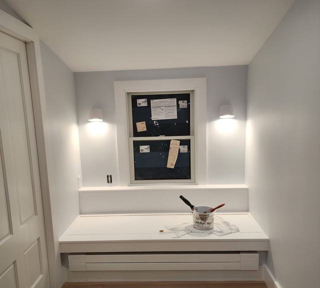 Window seat nook with sconces